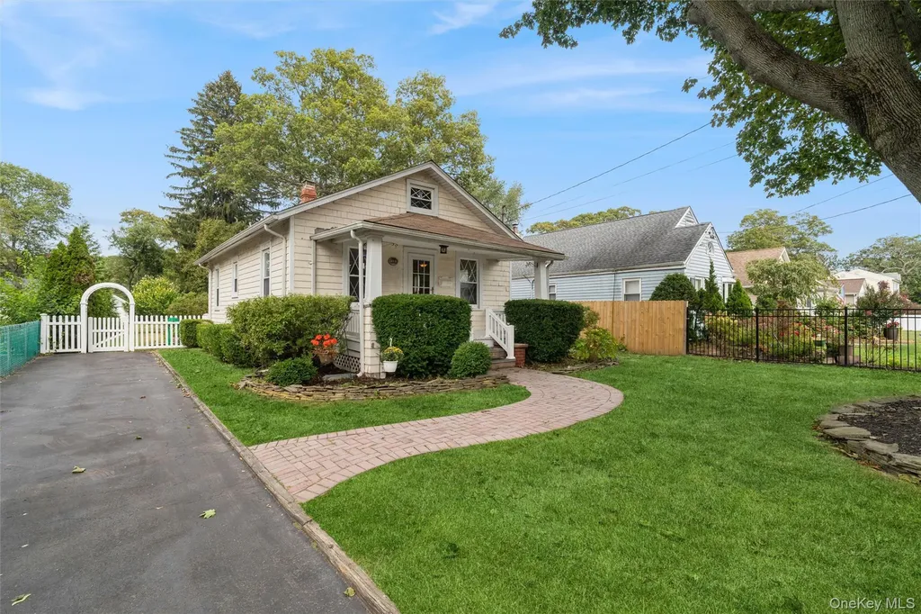 15 Lillian Place Patchogue NY 11772