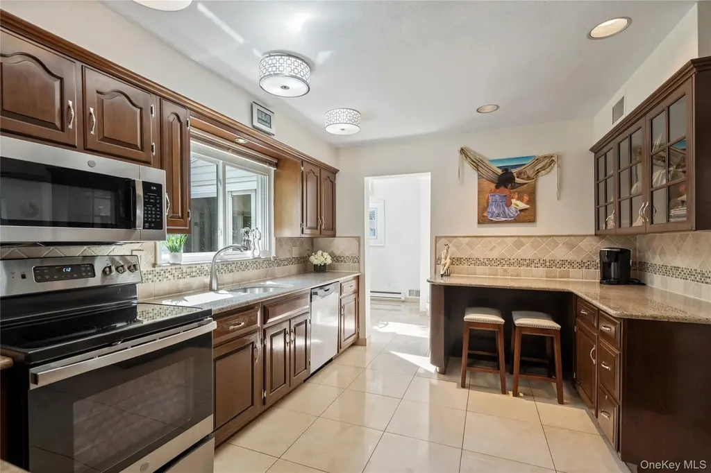 6 Overhill Lane Roslyn NY 11576