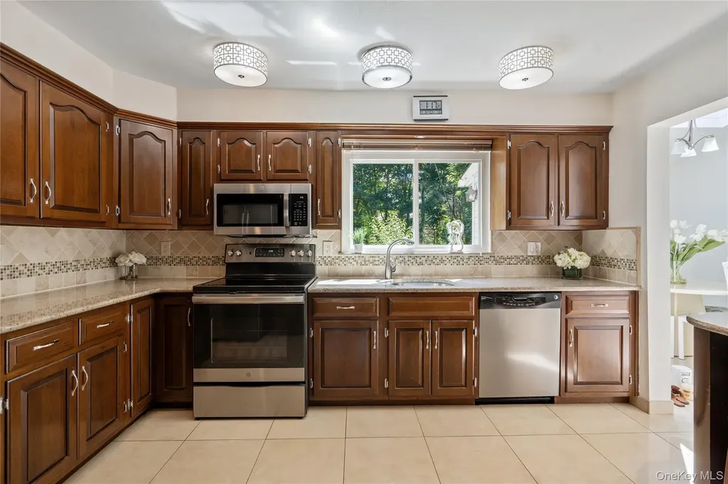 6 Overhill Lane Roslyn NY 11576