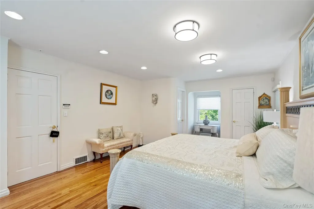 6 Overhill Lane Roslyn NY 11576