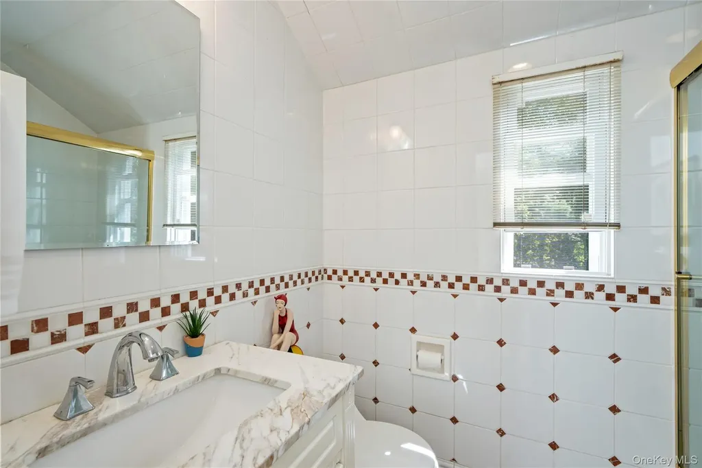 6 Overhill Lane Roslyn NY 11576