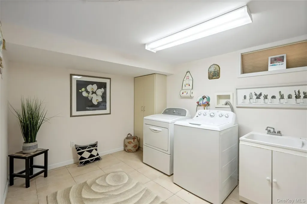 6 Overhill Lane Roslyn NY 11576