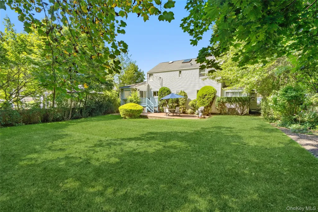 6 Overhill Lane Roslyn NY 11576