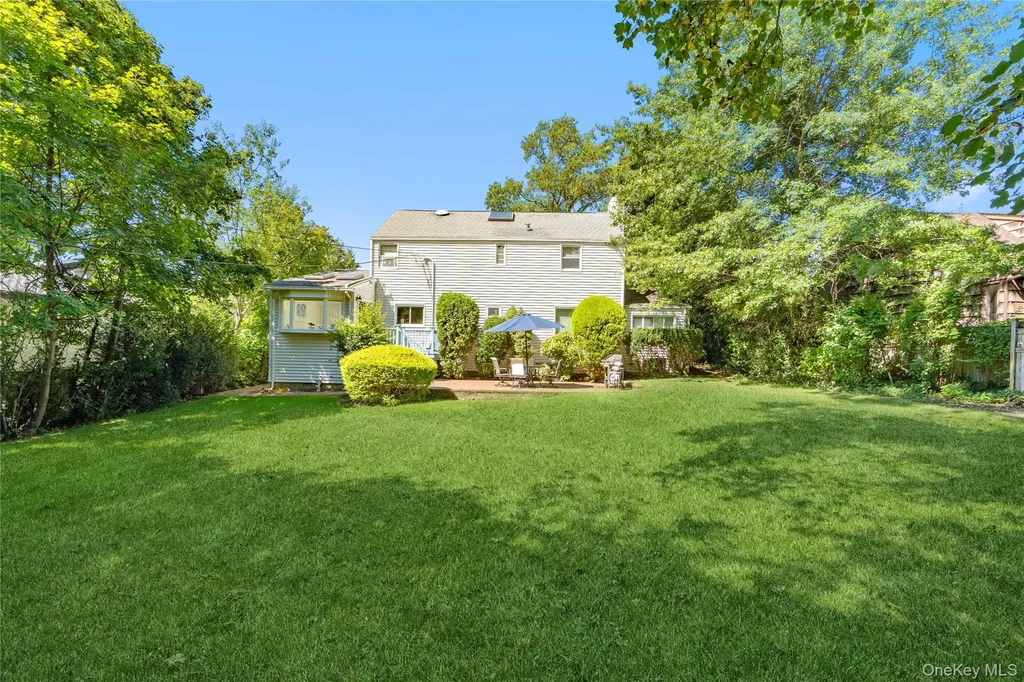 6 Overhill Lane Roslyn NY 11576