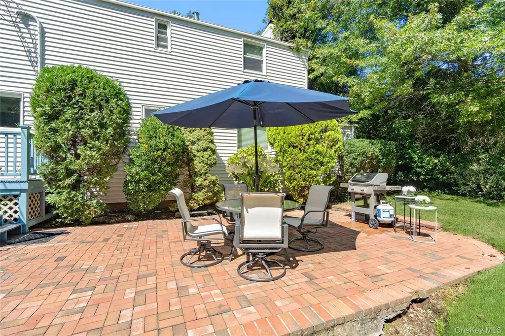 6 Overhill Lane Roslyn NY 11576
