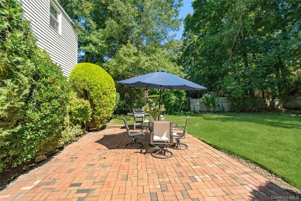 6 Overhill Lane Roslyn NY 11576