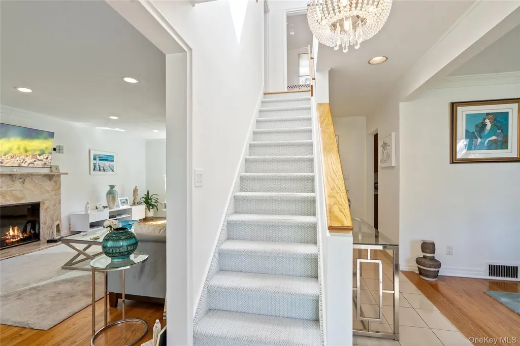 6 Overhill Lane Roslyn NY 11576