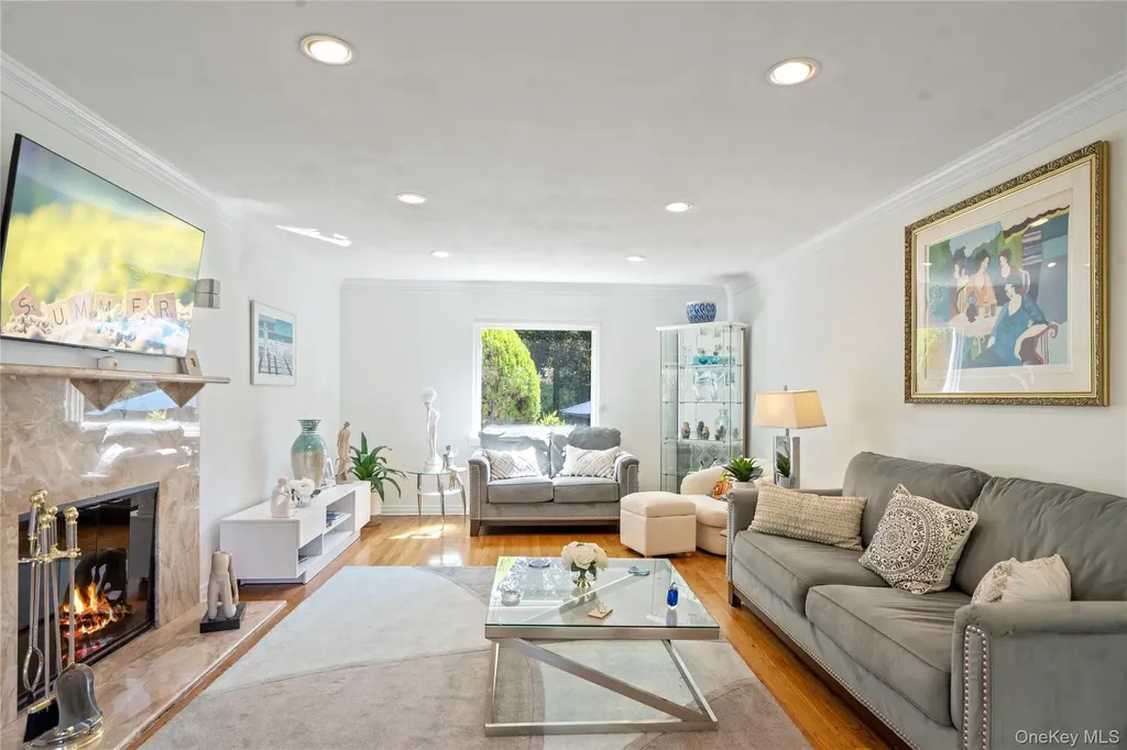 6 Overhill Lane Roslyn NY 11576