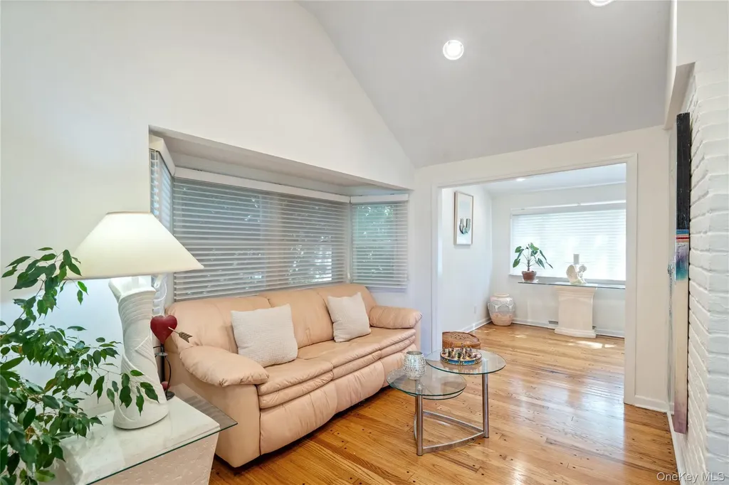 6 Overhill Lane Roslyn NY 11576