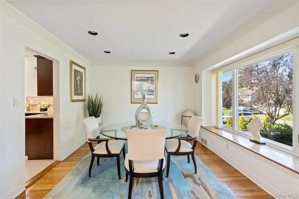 6 Overhill Lane Roslyn NY 11576