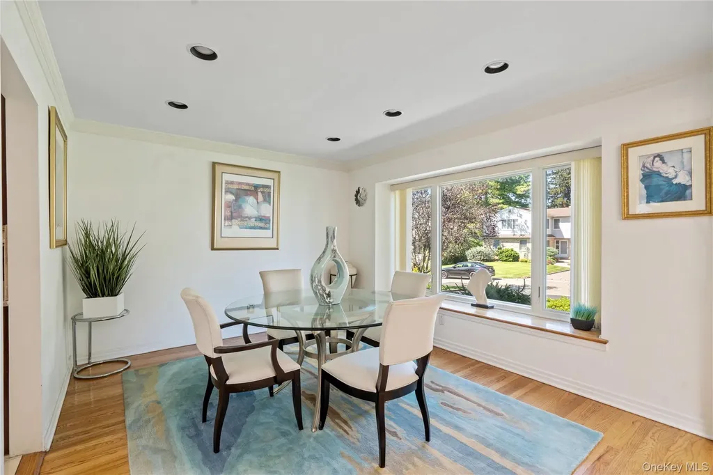 6 Overhill Lane Roslyn NY 11576