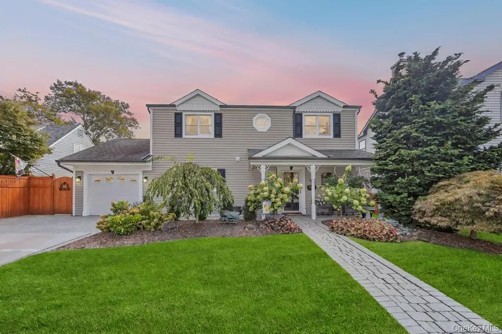 47 Choir Lane Westbury NY 11590
