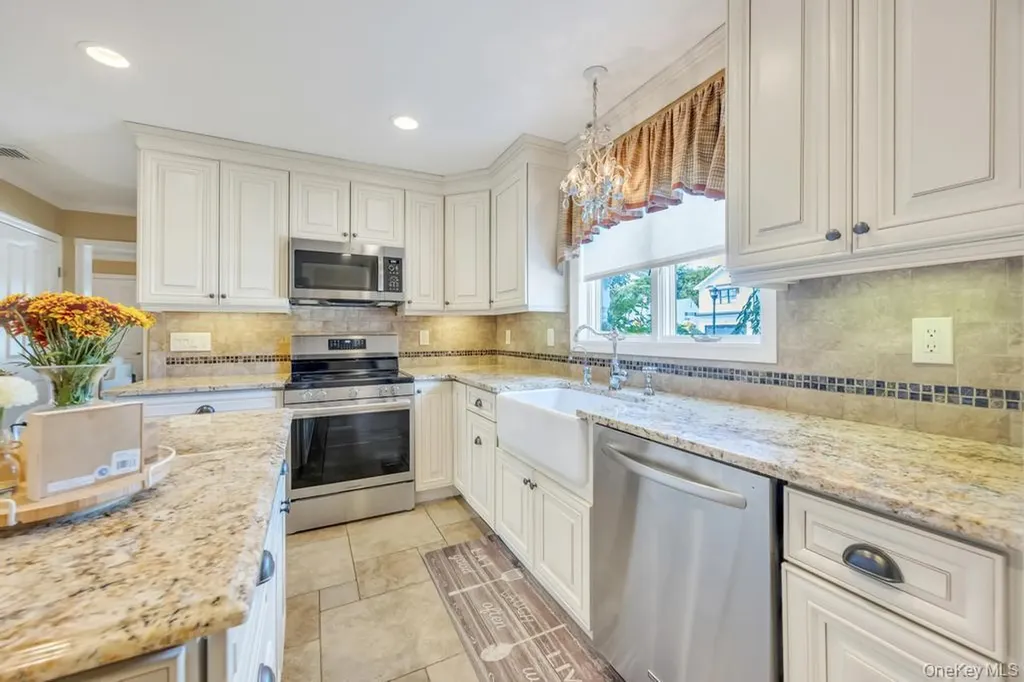 47 Choir Lane Westbury NY 11590