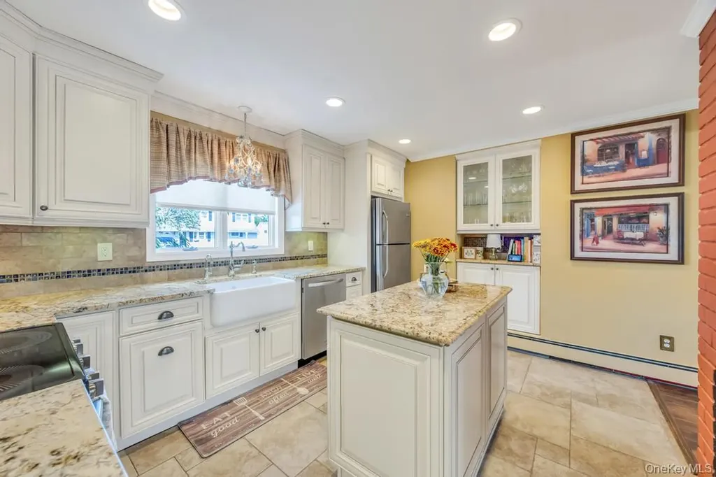 47 Choir Lane Westbury NY 11590