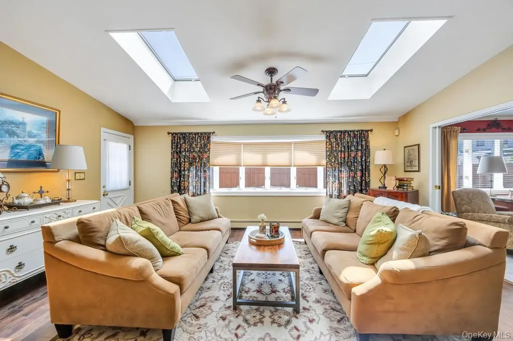 47 Choir Lane Westbury NY 11590