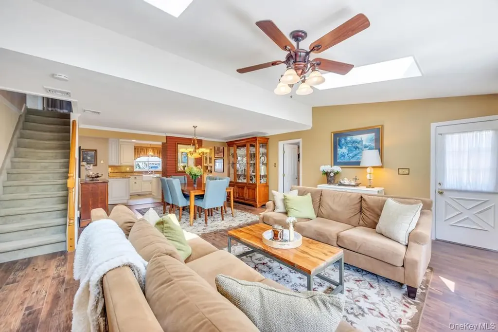 47 Choir Lane Westbury NY 11590