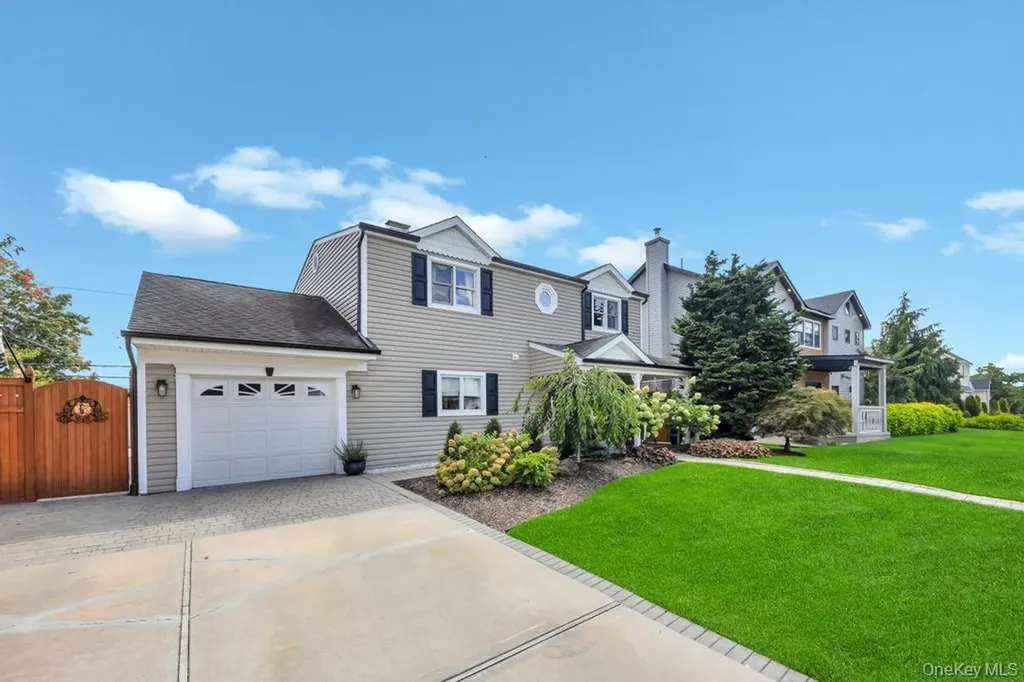 47 Choir Lane Westbury NY 11590