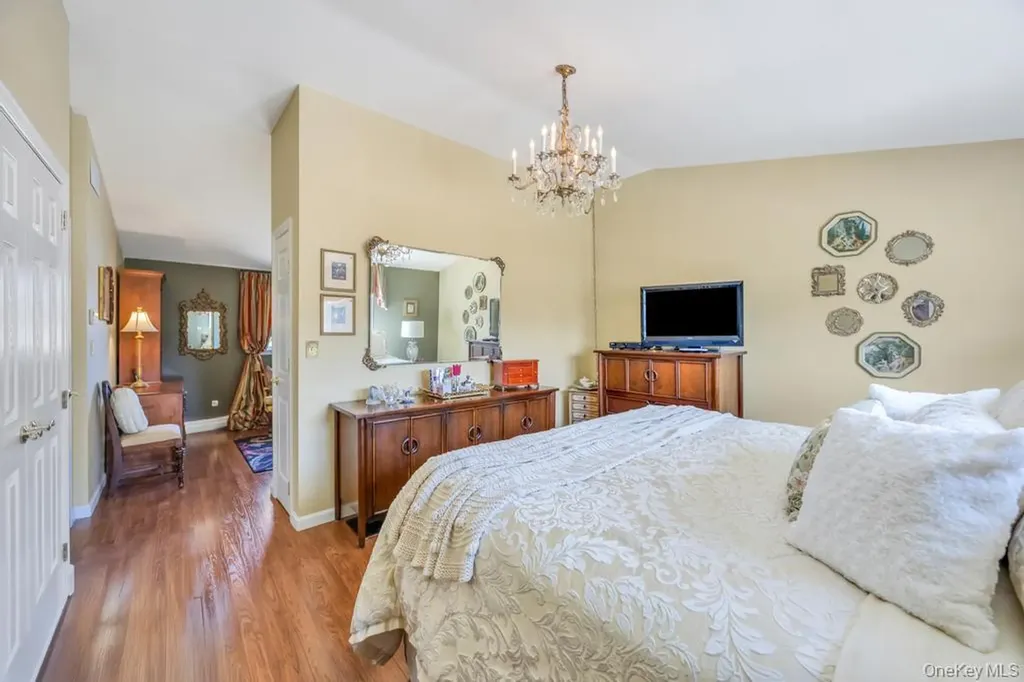 47 Choir Lane Westbury NY 11590