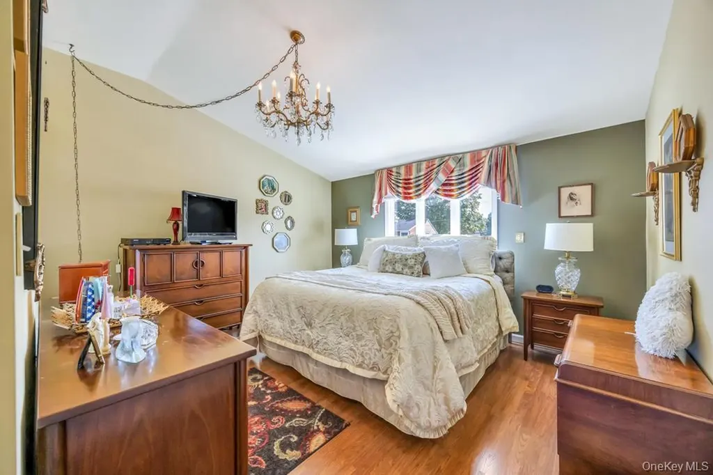 47 Choir Lane Westbury NY 11590