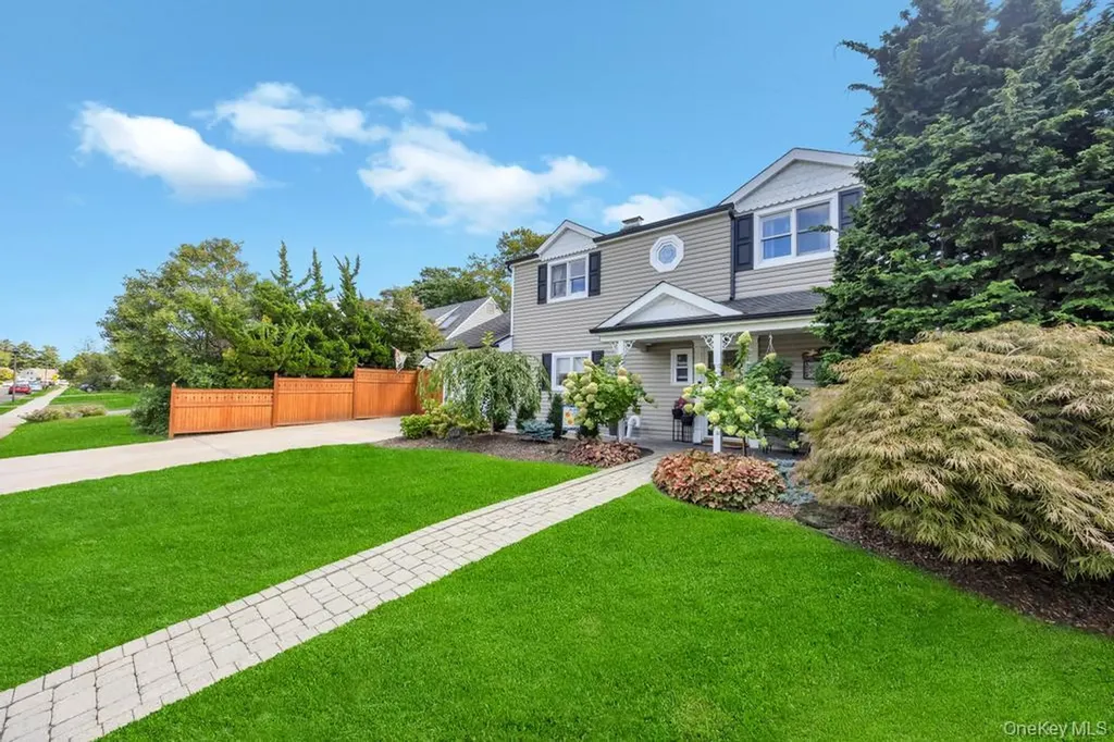 47 Choir Lane Westbury NY 11590