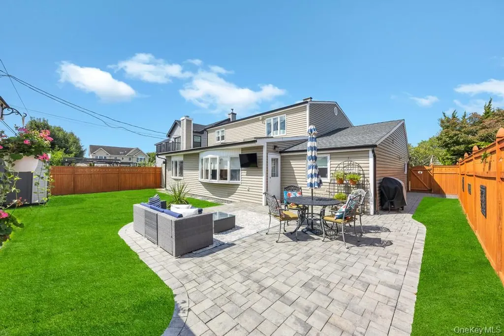 47 Choir Lane Westbury NY 11590