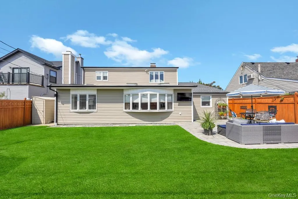47 Choir Lane Westbury NY 11590