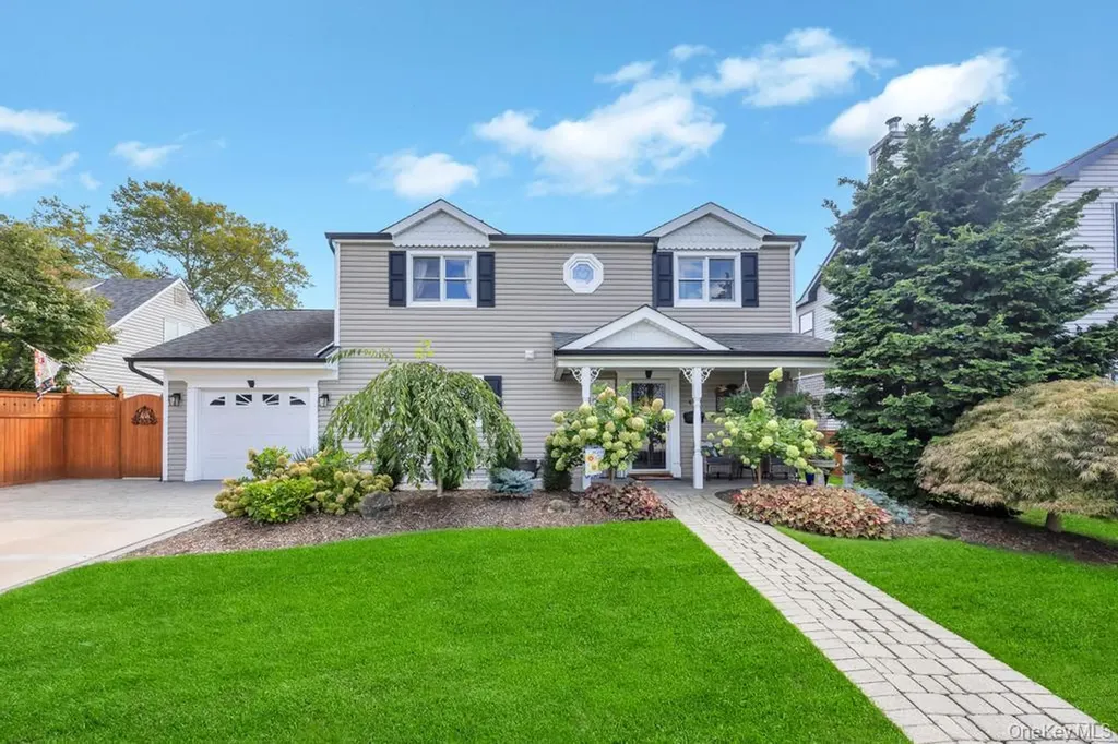 47 Choir Lane Westbury NY 11590