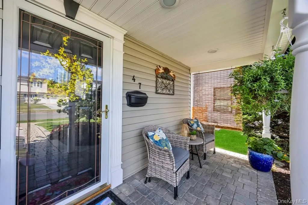 47 Choir Lane Westbury NY 11590