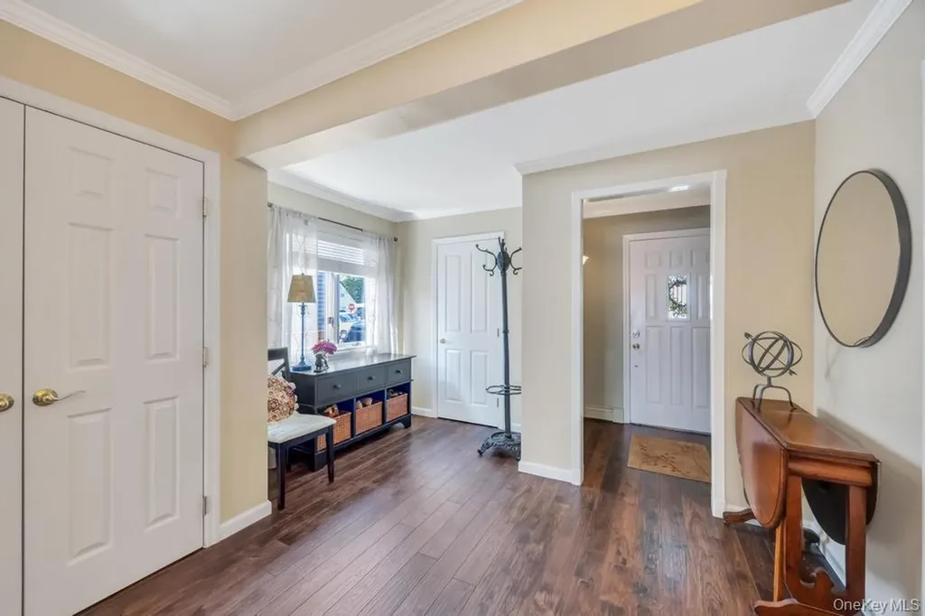 47 Choir Lane Westbury NY 11590