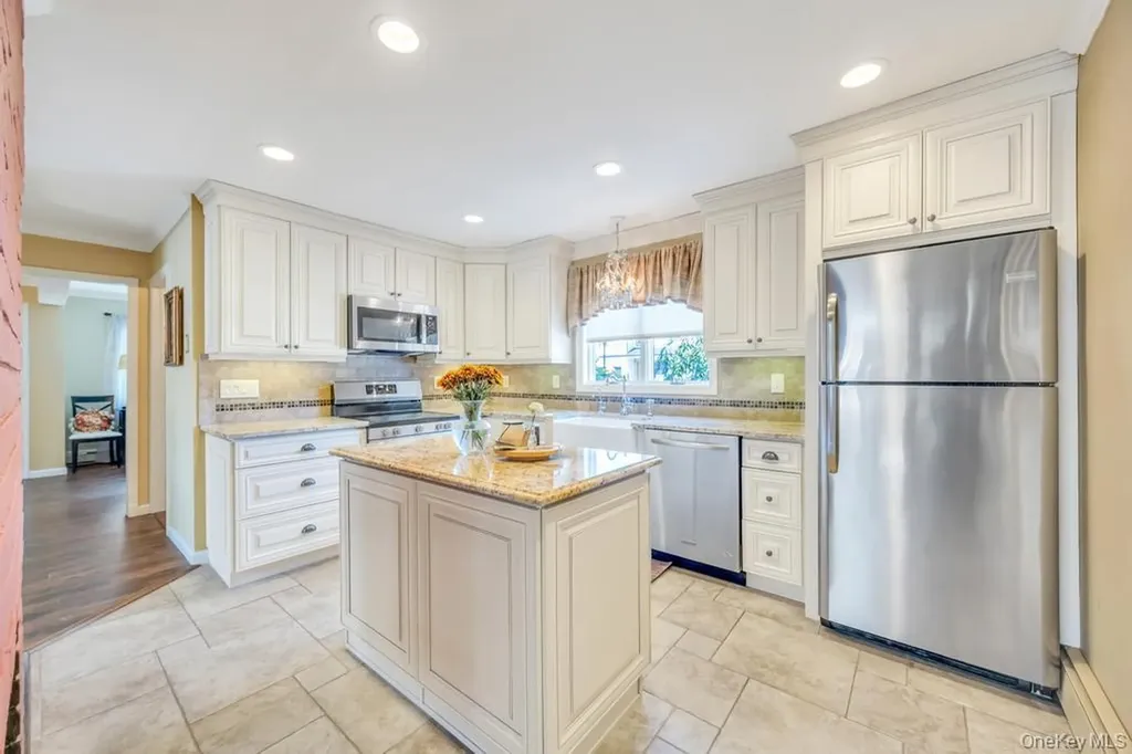 47 Choir Lane Westbury NY 11590