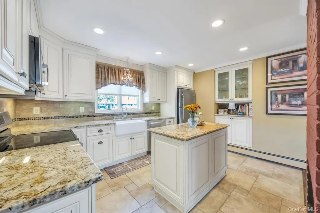 47 Choir Lane Westbury NY 11590