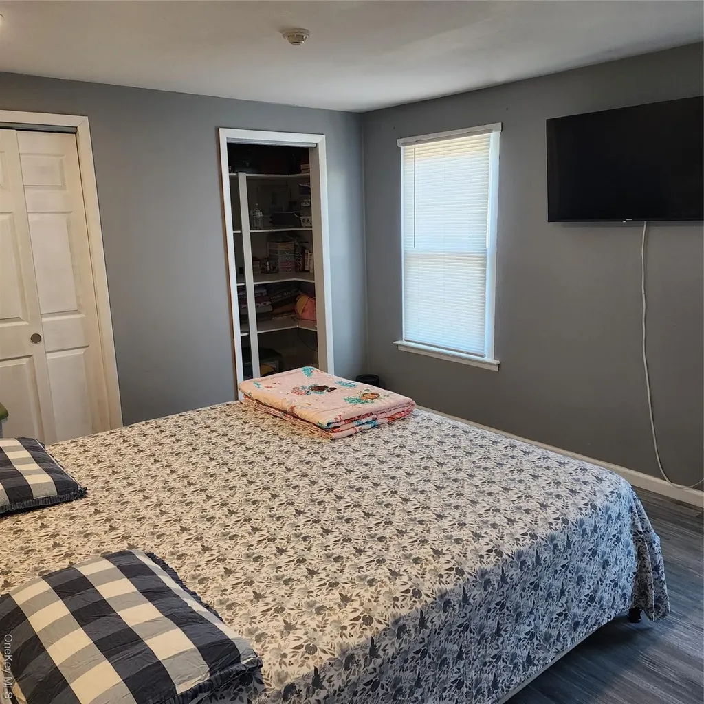 2D Valley Forge Court Ridge NY 11961