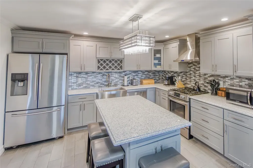 166 Cedar Court Copiague NY 11726