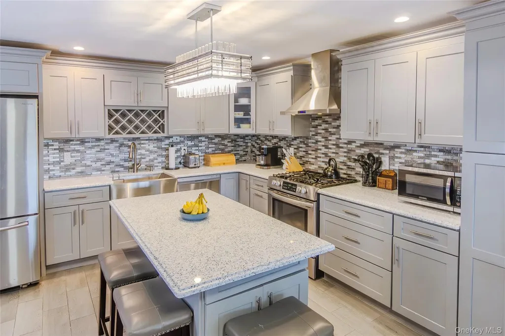 166 Cedar Court Copiague NY 11726