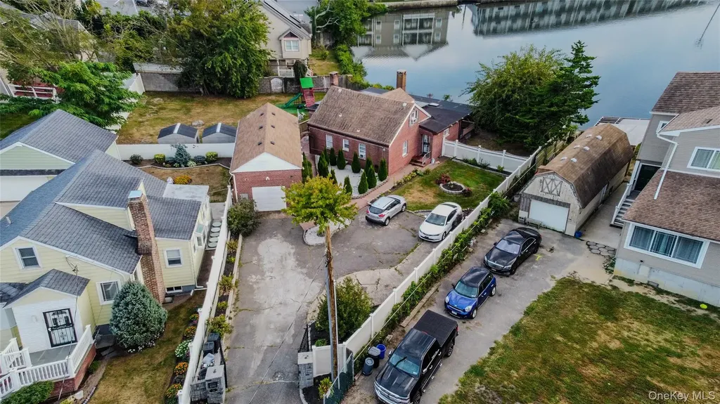 166 Cedar Court Copiague NY 11726