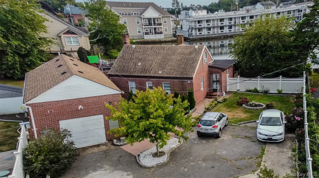 166 Cedar Court Copiague NY 11726