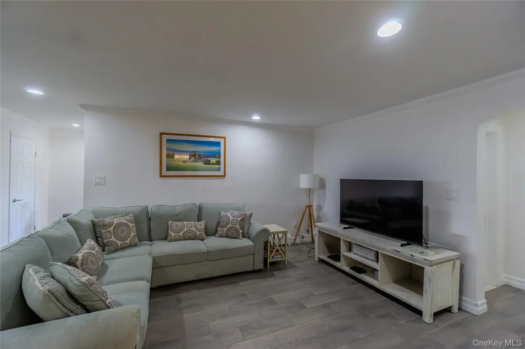 166 Cedar Court Copiague NY 11726