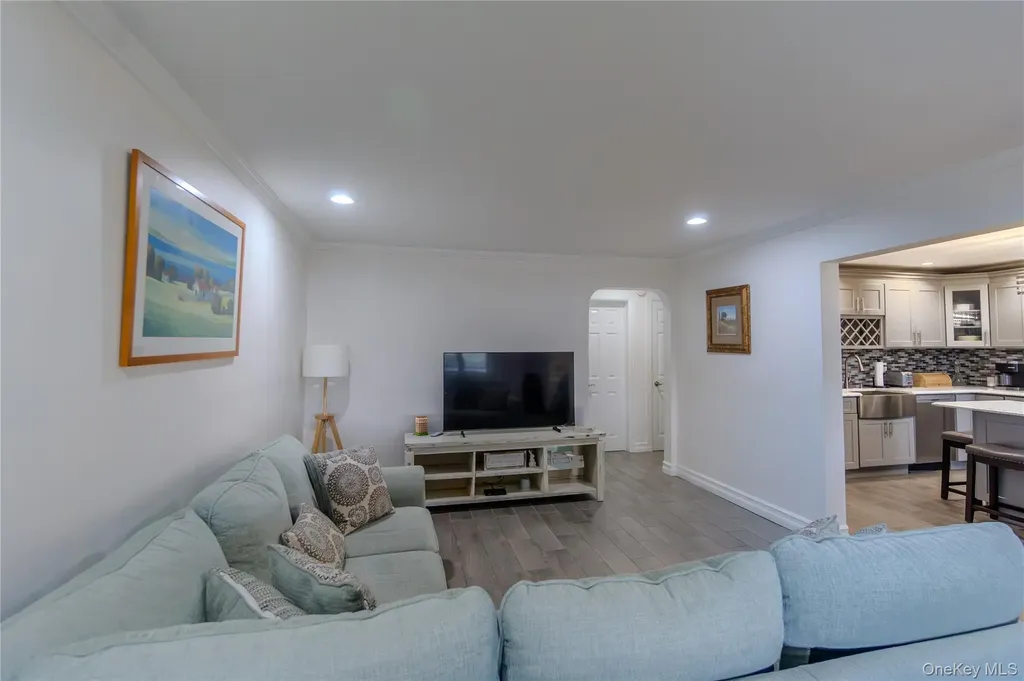 166 Cedar Court Copiague NY 11726