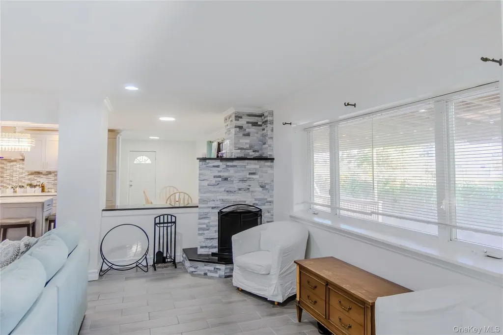 166 Cedar Court Copiague NY 11726