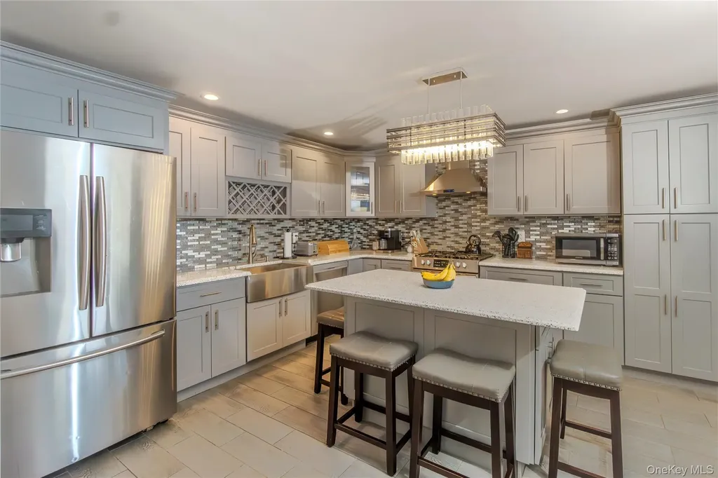 166 Cedar Court Copiague NY 11726