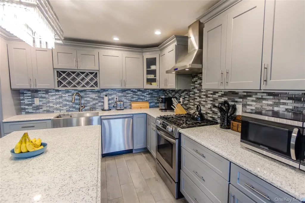 166 Cedar Court Copiague NY 11726