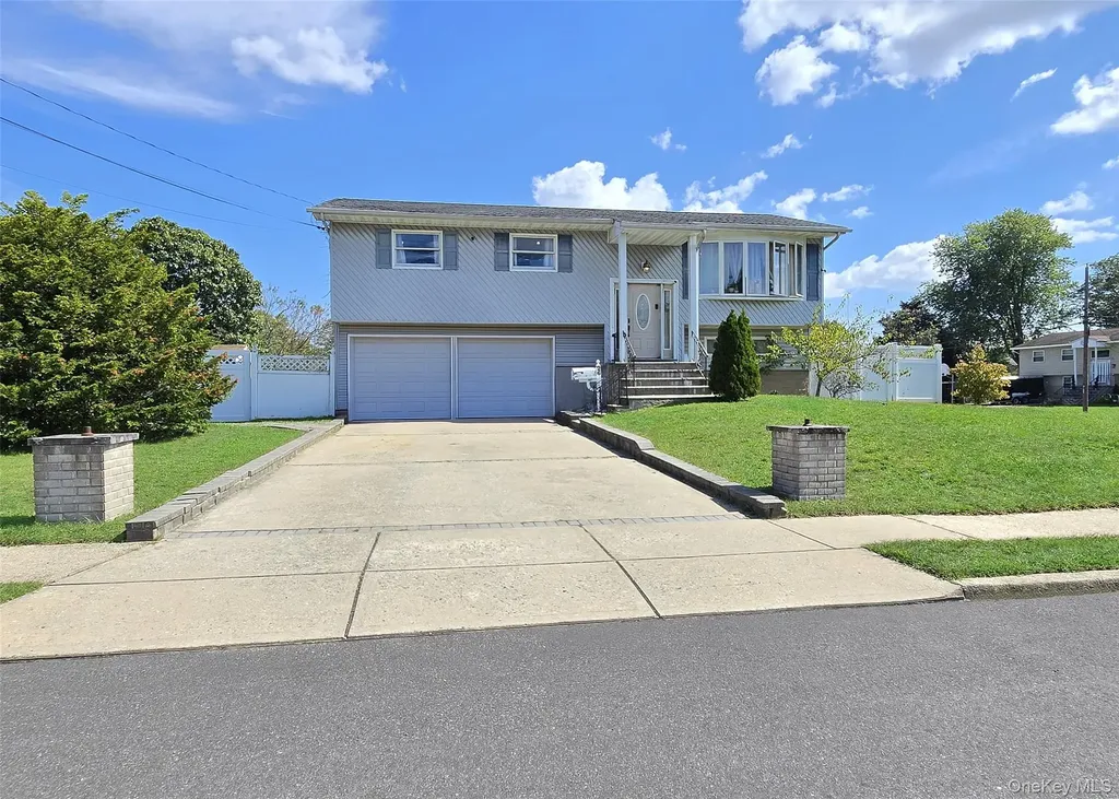 26 Circle Lane Bay Shore NY 11706