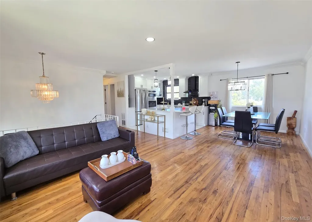 26 Circle Lane Bay Shore NY 11706