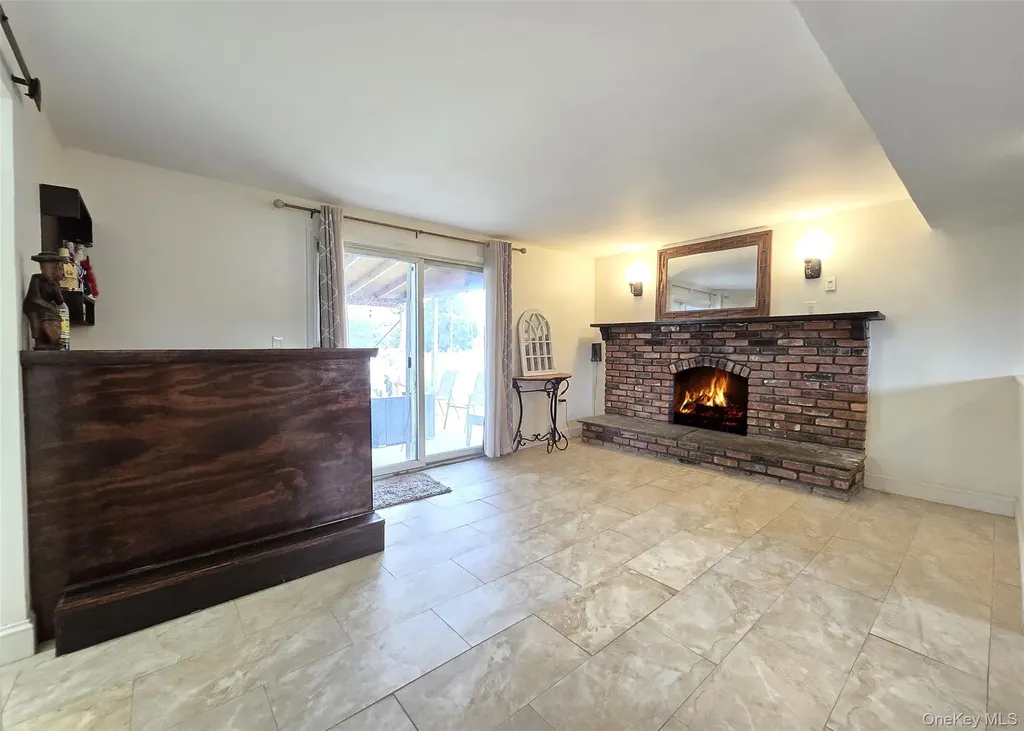 26 Circle Lane Bay Shore NY 11706
