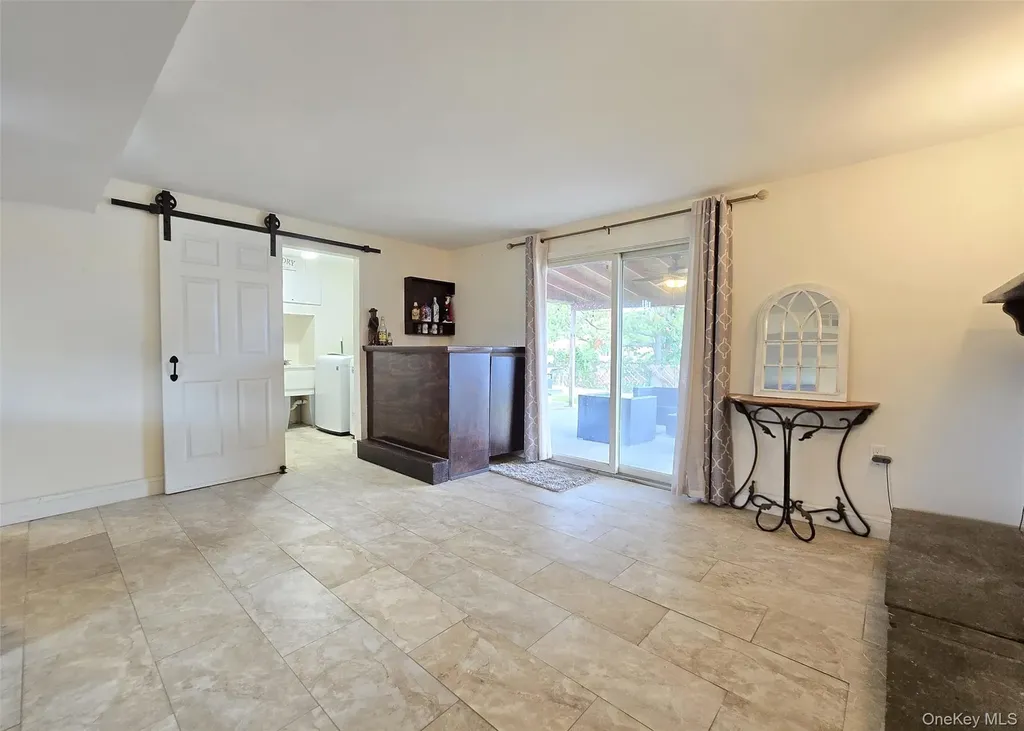 26 Circle Lane Bay Shore NY 11706