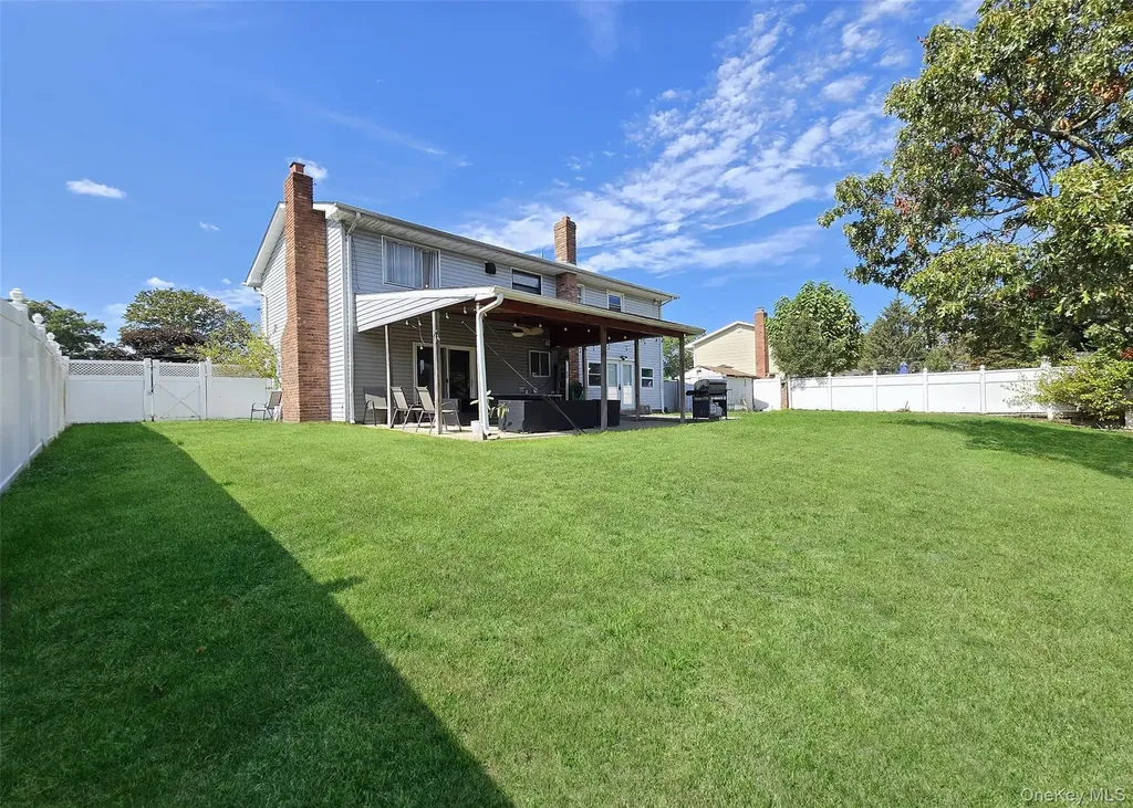 26 Circle Lane Bay Shore NY 11706