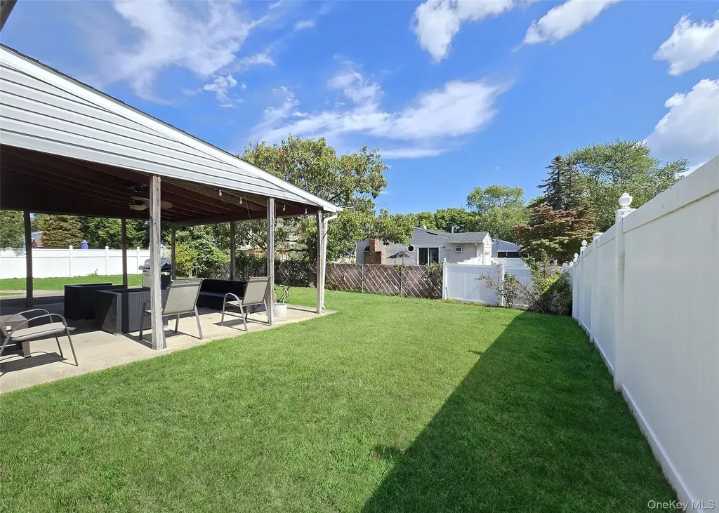 26 Circle Lane Bay Shore NY 11706