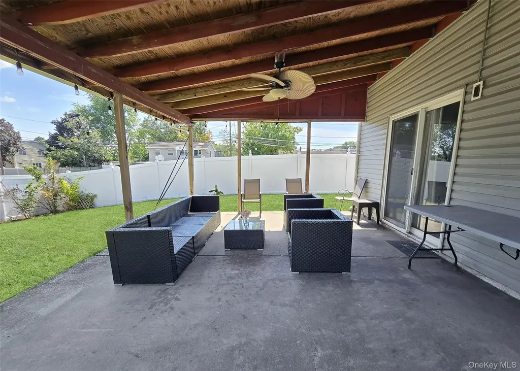 26 Circle Lane Bay Shore NY 11706