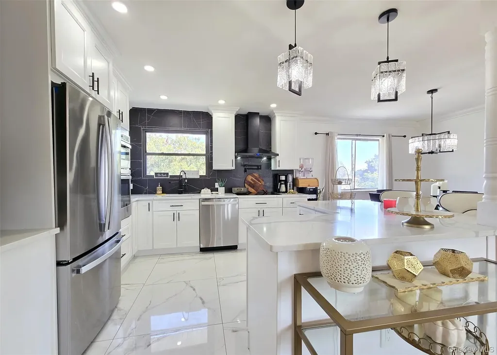 26 Circle Lane Bay Shore NY 11706