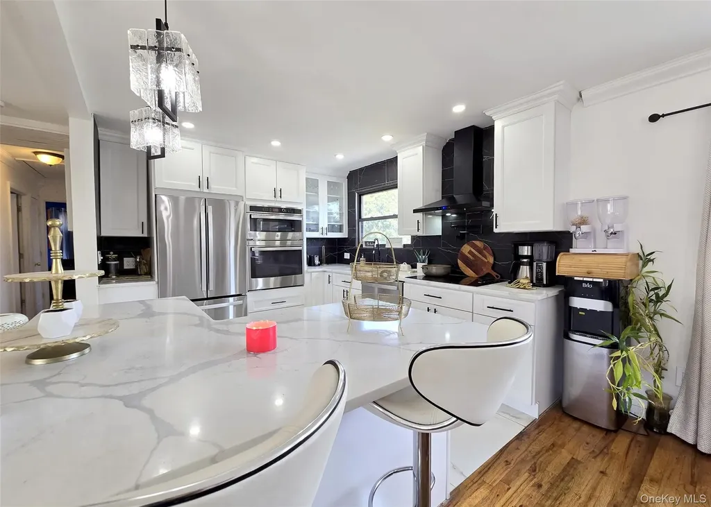 26 Circle Lane Bay Shore NY 11706